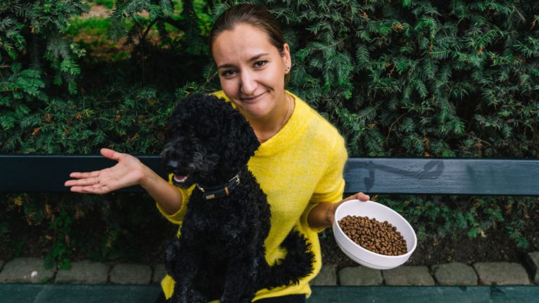 hundeejer har kræsen hund og ved ikke hvad hun skal gøre
